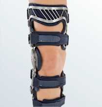 Жесткий коленный ортез для лечения остеоартрозов M.3s OA - правый "Валгус"